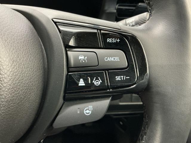 ヴェゼル ｅ：ＨＥＶＺ　ホンダ認定中古車　純正ナビ　ＬＥＤライト　衝突回避支援ブレーキ機能　１オナ　スマキ　フルオートエアコン　エアバッグ　両席エアバック　Ｒカメ　記録簿付　パワーウィンドウ　ＬＥＤランプ　ソナー　クルーズＣ（13枚目）