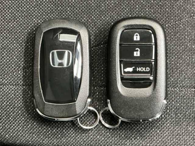 ヴェゼル ｅ：ＨＥＶＺ　ホンダ認定中古車　純正ナビ　ＬＥＤライト　衝突回避支援ブレーキ機能　１オナ　スマキ　フルオートエアコン　エアバッグ　両席エアバック　Ｒカメ　記録簿付　パワーウィンドウ　ＬＥＤランプ　ソナー　クルーズＣ（19枚目）