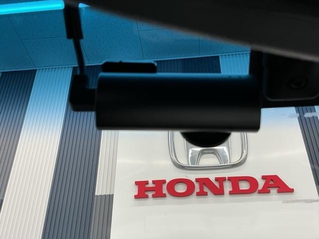 フリードスパイク Ｇエアロ　社外ドラレコ前　両側電動　バックカメラ　１オーナー車　インテリキー　Ｂカメ　クルコン　キーレス　ナビＴＶ　整備記録簿　助手席エアバッグ　イモビライザー　ＡＡＣ　運転席エアバッグ　ＤＶＤ　ワンセグテレビ（6枚目）