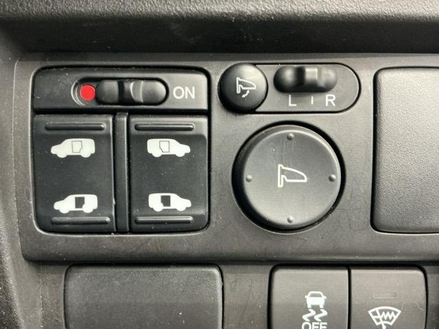 フリードスパイク Ｇエアロ　社外ドラレコ前　両側電動　バックカメラ　１オーナー車　インテリキー　Ｂカメ　クルコン　キーレス　ナビＴＶ　整備記録簿　助手席エアバッグ　イモビライザー　ＡＡＣ　運転席エアバッグ　ＤＶＤ　ワンセグテレビ（13枚目）