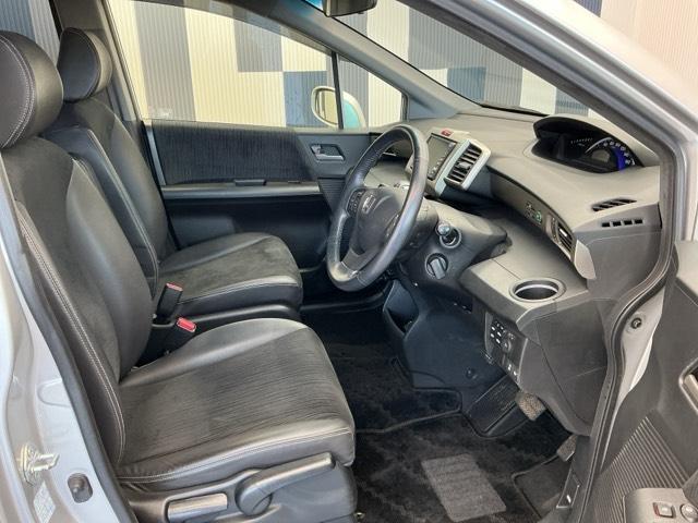 フリードスパイク Ｇエアロ　社外ドラレコ前　両側電動　バックカメラ　１オーナー車　インテリキー　Ｂカメ　クルコン　キーレス　ナビＴＶ　整備記録簿　助手席エアバッグ　イモビライザー　ＡＡＣ　運転席エアバッグ　ＤＶＤ　ワンセグテレビ（14枚目）