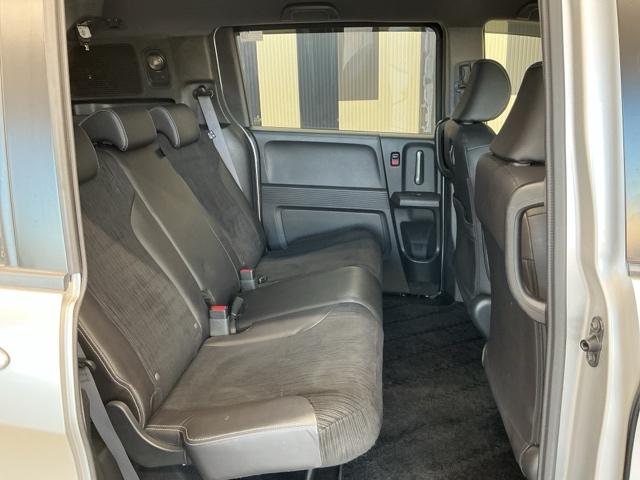 フリードスパイク Ｇエアロ　社外ドラレコ前　両側電動　バックカメラ　１オーナー車　インテリキー　Ｂカメ　クルコン　キーレス　ナビＴＶ　整備記録簿　助手席エアバッグ　イモビライザー　ＡＡＣ　運転席エアバッグ　ＤＶＤ　ワンセグテレビ（15枚目）