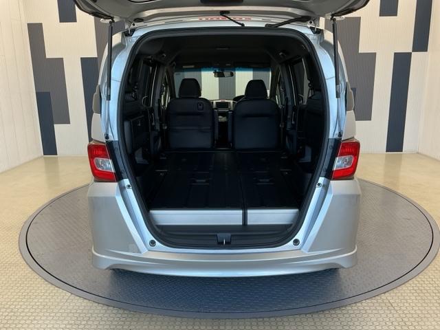 フリードスパイク Ｇエアロ　社外ドラレコ前　両側電動　バックカメラ　１オーナー車　インテリキー　Ｂカメ　クルコン　キーレス　ナビＴＶ　整備記録簿　助手席エアバッグ　イモビライザー　ＡＡＣ　運転席エアバッグ　ＤＶＤ　ワンセグテレビ（20枚目）