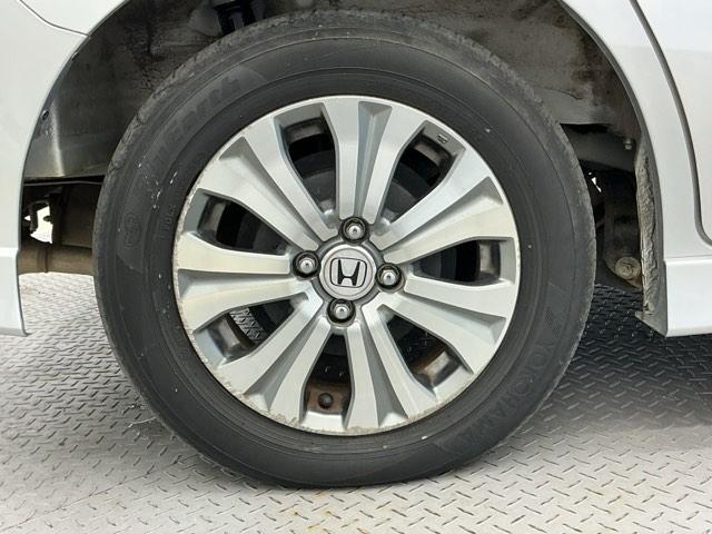 フリードスパイク Ｇエアロ　社外ドラレコ前　両側電動　バックカメラ　１オーナー車　インテリキー　Ｂカメ　クルコン　キーレス　ナビＴＶ　整備記録簿　助手席エアバッグ　イモビライザー　ＡＡＣ　運転席エアバッグ　ＤＶＤ　ワンセグテレビ（22枚目）