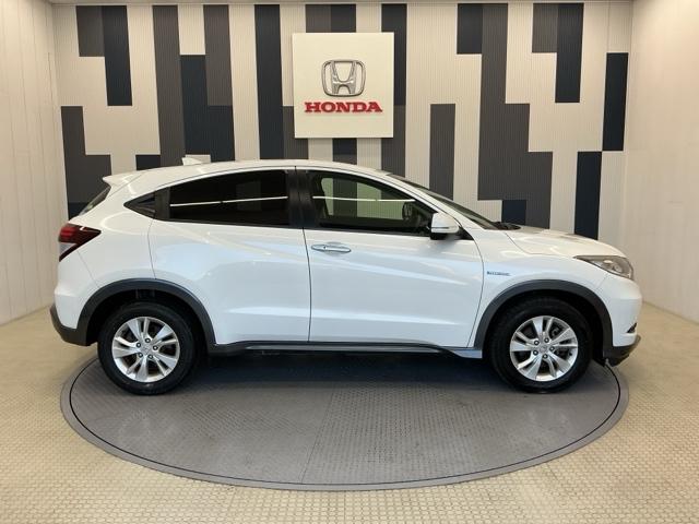 ヴェゼル ハイブリッドＸ　ホンダ認定中古車　バックカメラ　ＥＴＣ　リヤカメラ　Ａクルーズ　セキュリティアラーム　ＶＳＡ　アイドリングＳＴＯＰ　整備記録簿　ナビＴＶ　スマートキ　ワンセグテレビ　サイドエアバッグ　ＤＶＤ再生機能（25枚目）