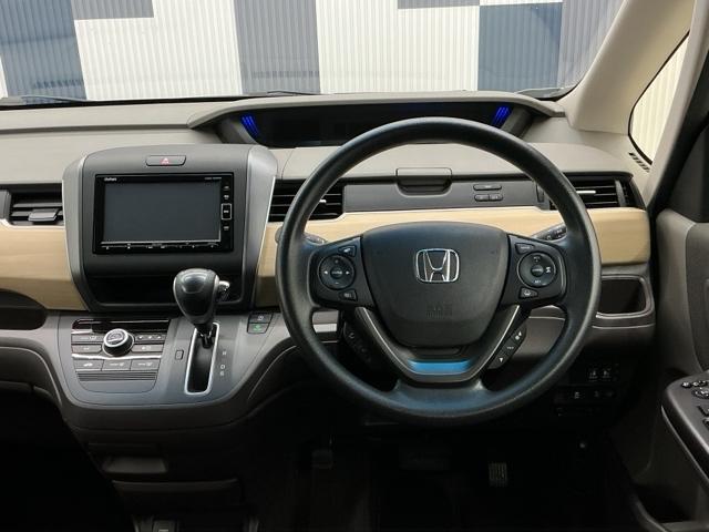フリード Ｇ・ホンダセンシング　ホンダ認定中古車　純正ドラレコ前　ＥＴＣ　Ｆセグ　追突被害軽減ブレーキ　ｉストップ　Ｗエアバッグ　パワーウィンドウ　アクティブクルーズコントロール　スマートキ　カラーバックモニター　ＶＳＡ　エアコン（17枚目）