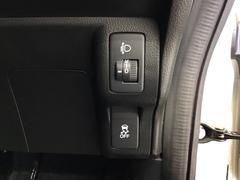車がカーブの外側へ膨らんだり内側へ巻き込んだりする挙動を防止し安定した走行をサポートする横滑り防止装置付きです！ 4