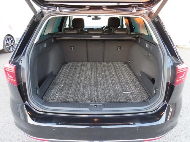 パワーテールゲート、トランクルームフロアマット（プレミアム）