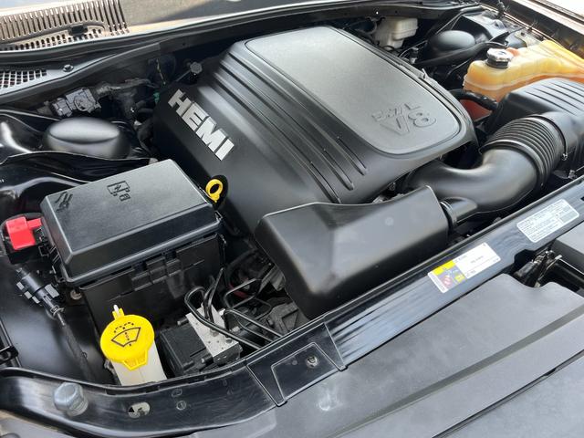 ダッジ・チャレンジャー Ｒ／Ｔ　ＣＡＲＦＡＸ走行証明／ＳＳＲ２０インチ／新品タイヤｘ４／パドルシフト／ＳＲＴ－８スポイラー／フェンダーストライプ／サンルーフ／リモートエンジンスターター／ブラックレザー／パークソナー／アイバッハサス（11枚目）