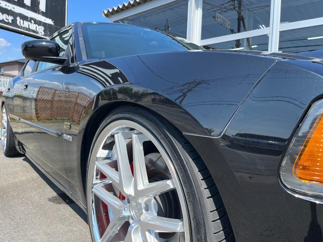 ダッジ・チャージャー ＳＲＴ８　新車並行／実走行／新品ホイール／ＲＯＨＡＮＡ２２インチ／車高調／ブレンボ／ボディーコーティング／プロテクションフィルムライト／ＨＩＤ／ＬＥＤ／ドラレコ／ブラインドモニター／バックカメラ／ＥＴＣ（54枚目）