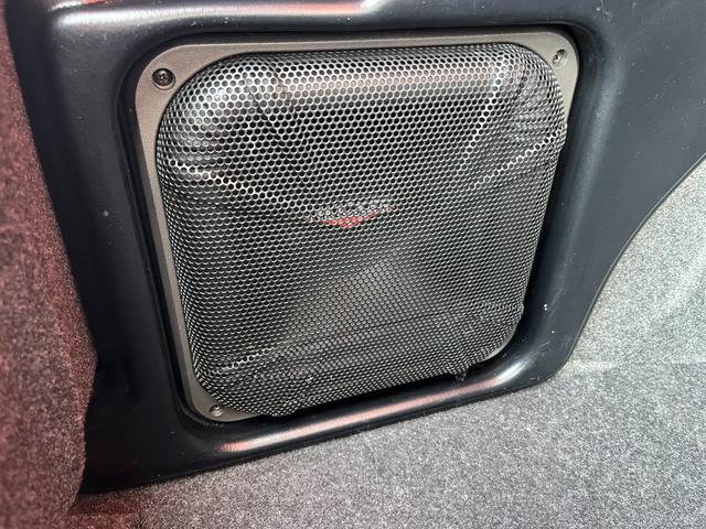 ダッジ・チャレンジャー SRT8 CARFAX走行証明/社外マフラー/ブレンボキャリパー/レーシングストライプ/ローダウン/392フロントスポイラー/アルコア鍛造20インチホイール/カロッツェリアナビ/専用レザーシート/(15枚目)