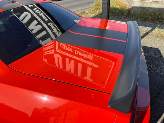 ダッジ・チャレンジャー SRT8 CARFAX走行証明/社外マフラー/ブレンボキャリパー/レーシングストライプ/ローダウン/392フロントスポイラー/アルコア鍛造20インチホイール/カロッツェリアナビ/専用レザーシート/(22枚目)