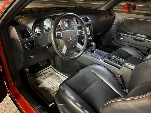 ダッジ・チャレンジャー SRT8 CARFAX走行証明/社外マフラー/ブレンボキャリパー/レーシングストライプ/ローダウン/392フロントスポイラー/アルコア鍛造20インチホイール/カロッツェリアナビ/専用レザーシート/(64枚目)