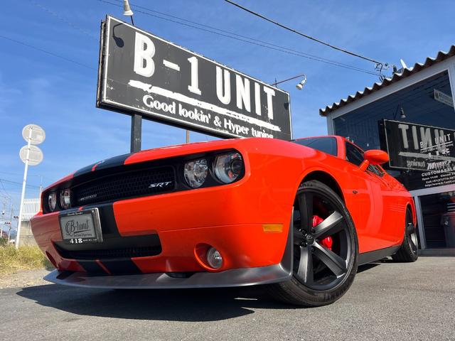 ダッジ・チャレンジャー SRT8 CARFAX走行証明/社外マフラー/ブレンボキャリパー/レーシングストライプ/ローダウン/392フロントスポイラー/アルコア鍛造20インチホイール/カロッツェリアナビ/専用レザーシート/(67枚目)