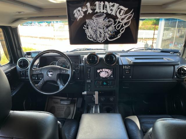 ハマーH2 ラグジュアリーパッケージ 新車並行/後期黒レザー/4本出しマフラー/ジオバンナ22インチ/LEDテール/バネサス/アルパインフリップダウンモニター/ドラレコ&レーダー/LEDヘッドライト&ナビ/LEDルーフマーカー(12枚目)