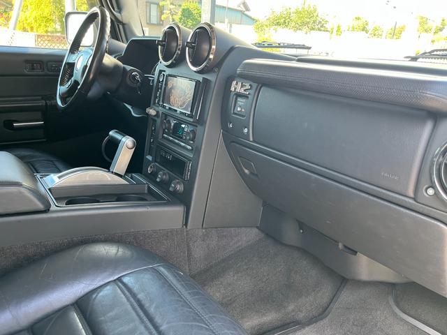 ハマーH2 ラグジュアリーパッケージ 新車並行/後期黒レザー/4本出しマフラー/ジオバンナ22インチ/LEDテール/バネサス/アルパインフリップダウンモニター/ドラレコ&レーダー/LEDヘッドライト&ナビ/LEDルーフマーカー(42枚目)