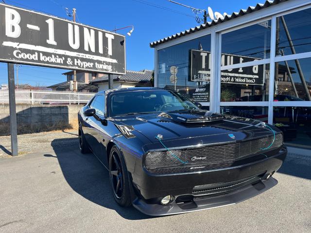 ダッジ・チャレンジャー Ｒ／Ｔ　ＭＯＰＡＲ１０／新車並行車両／全世界５００台／限定モデル／Ｗｉｌｗｏｏｄブレーキ／ＦＥＲＲＡＤＡ２０インチ／オーリンズ車高調／ヘダース／マフラー／専用フードベンディングシステム／専用シート／後期テール（4枚目）