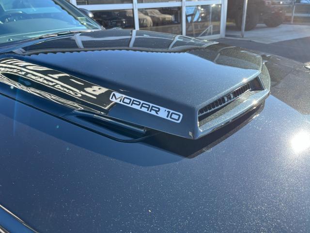 ダッジ・チャレンジャー Ｒ／Ｔ　ＭＯＰＡＲ１０／新車並行車両／全世界５００台／限定モデル／Ｗｉｌｗｏｏｄブレーキ／ＦＥＲＲＡＤＡ２０インチ／オーリンズ車高調／ヘダース／マフラー／専用フードベンディングシステム／専用シート／後期テール（10枚目）