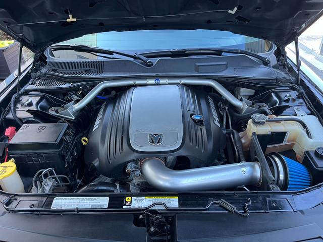 ダッジ・チャレンジャー Ｒ／Ｔ　ＭＯＰＡＲ１０／新車並行車両／全世界５００台／限定モデル／Ｗｉｌｗｏｏｄブレーキ／ＦＥＲＲＡＤＡ２０インチ／オーリンズ車高調／ヘダース／マフラー／専用フードベンディングシステム／専用シート／後期テール（11枚目）