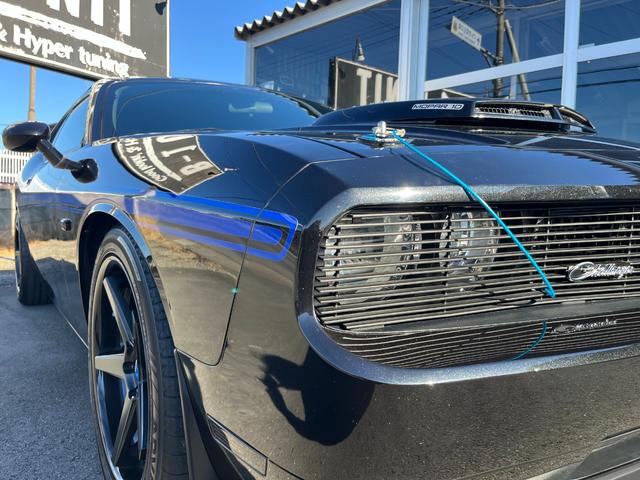 ダッジ・チャレンジャー Ｒ／Ｔ　ＭＯＰＡＲ１０／新車並行車両／全世界５００台／限定モデル／Ｗｉｌｗｏｏｄブレーキ／ＦＥＲＲＡＤＡ２０インチ／オーリンズ車高調／ヘダース／マフラー／専用フードベンディングシステム／専用シート／後期テール（12枚目）