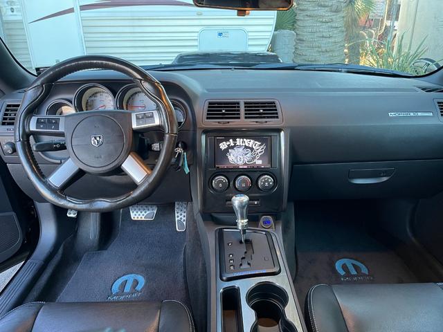 ダッジ・チャレンジャー Ｒ／Ｔ　ＭＯＰＡＲ１０／新車並行車両／全世界５００台／限定モデル／Ｗｉｌｗｏｏｄブレーキ／ＦＥＲＲＡＤＡ２０インチ／オーリンズ車高調／ヘダース／マフラー／専用フードベンディングシステム／専用シート／後期テール（21枚目）