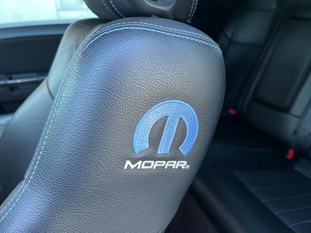 ダッジ・チャレンジャー Ｒ／Ｔ　ＭＯＰＡＲ１０／新車並行車両／全世界５００台／限定モデル／Ｗｉｌｗｏｏｄブレーキ／ＦＥＲＲＡＤＡ２０インチ／オーリンズ車高調／ヘダース／マフラー／専用フードベンディングシステム／専用シート／後期テール（24枚目）