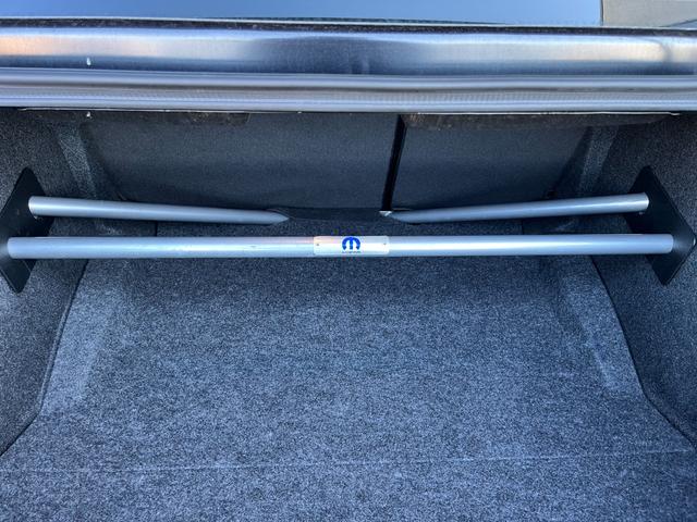 ダッジ・チャレンジャー Ｒ／Ｔ　ＭＯＰＡＲ１０／新車並行車両／全世界５００台／限定モデル／Ｗｉｌｗｏｏｄブレーキ／ＦＥＲＲＡＤＡ２０インチ／オーリンズ車高調／ヘダース／マフラー／専用フードベンディングシステム／専用シート／後期テール（25枚目）