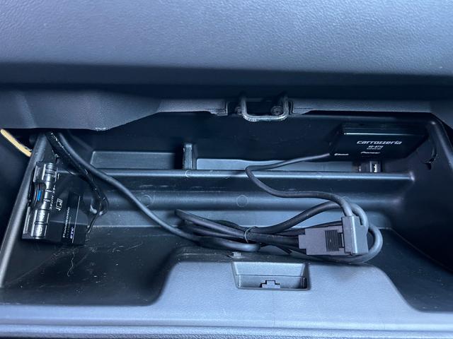 ダッジ・チャレンジャー Ｒ／Ｔ　ＭＯＰＡＲ１０／新車並行車両／全世界５００台／限定モデル／Ｗｉｌｗｏｏｄブレーキ／ＦＥＲＲＡＤＡ２０インチ／オーリンズ車高調／ヘダース／マフラー／専用フードベンディングシステム／専用シート／後期テール（44枚目）