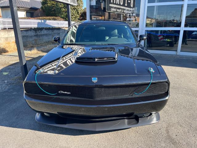 ダッジ・チャレンジャー Ｒ／Ｔ　ＭＯＰＡＲ１０／新車並行車両／全世界５００台／限定モデル／Ｗｉｌｗｏｏｄブレーキ／ＦＥＲＲＡＤＡ２０インチ／オーリンズ車高調／ヘダース／マフラー／専用フードベンディングシステム／専用シート／後期テール（58枚目）