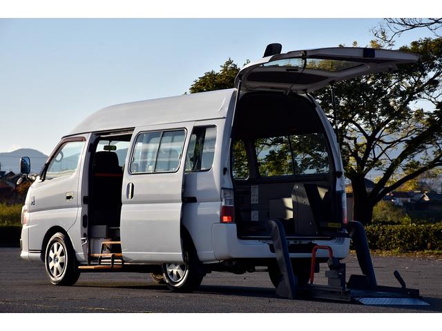 キャラバンバス 車いす移動車 8人乗り 福祉車両 車いす3台積み 乗員5人 車いす固定装置3基 8ナンバー サイドステップ 電動リフト(2枚目)