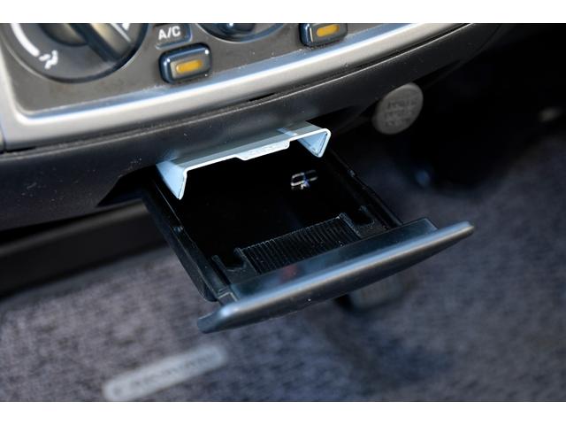 キャラバンバス 車いす移動車 8人乗り 福祉車両 車いす3台積み 乗員5人 車いす固定装置3基 8ナンバー サイドステップ 電動リフト(8枚目)