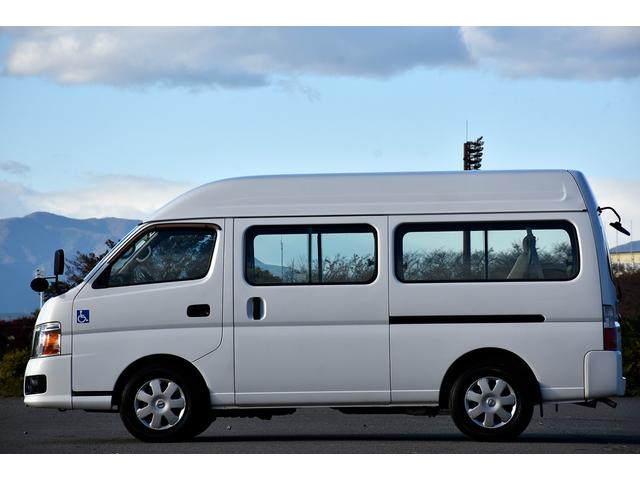 キャラバンバス 車いす移動車 8人乗り 福祉車両 車いす3台積み 乗員5人 車いす固定装置3基 8ナンバー サイドステップ 電動リフト(15枚目)