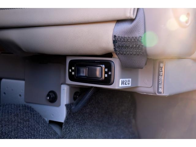 キャラバンバス 車いす移動車 8人乗り 福祉車両 車いす3台積み 乗員5人 車いす固定装置3基 8ナンバー サイドステップ 電動リフト(39枚目)