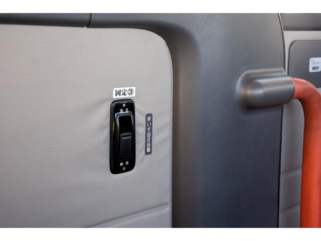 キャラバンバス 車いす移動車 8人乗り 福祉車両 車いす3台積み 乗員5人 車いす固定装置3基 8ナンバー サイドステップ 電動リフト(40枚目)