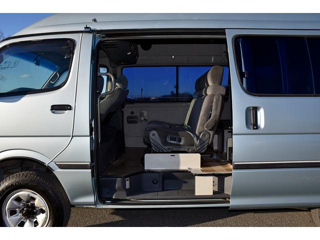 ハイエースバン リンエイ バカンチェス キャンピングカー 車中泊 ディーゼル 4WD AT オートマ車 10人乗り(2枚目)