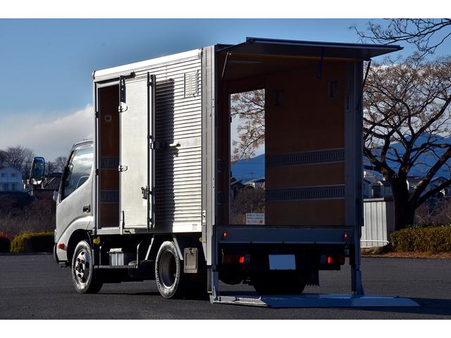 トヨエース 　標準ショート　１０尺　４ＷＤ　アルミバン　昇降能力６００ｋｇ　パワーゲート　ＰＧ　積載量１１００ｋｇ　車両総重量４９６５ｋｇ　両側サイドドア　５速ＭＴ　バックカメラ　荷室長３１５幅１７８高さ１８８（3枚目）