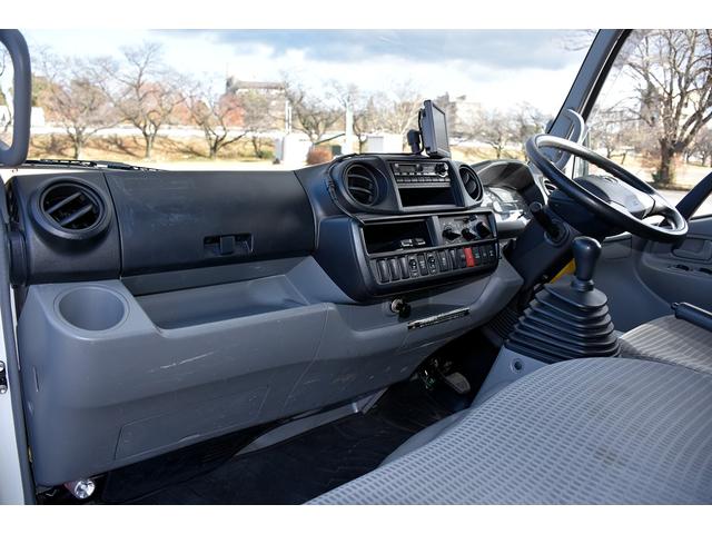 トヨエース 　標準ショート　１０尺　４ＷＤ　アルミバン　昇降能力６００ｋｇ　パワーゲート　ＰＧ　積載量１１００ｋｇ　車両総重量４９６５ｋｇ　両側サイドドア　５速ＭＴ　バックカメラ　荷室長３１５幅１７８高さ１８８（5枚目）