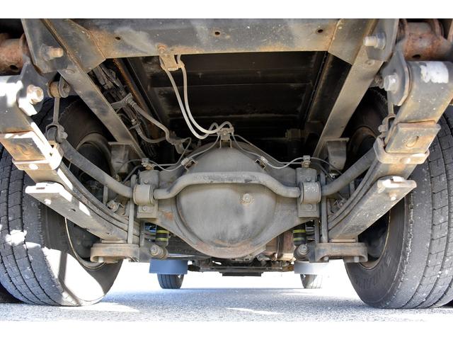 トヨエース 　標準ショート　１０尺　４ＷＤ　アルミバン　昇降能力６００ｋｇ　パワーゲート　ＰＧ　積載量１１００ｋｇ　車両総重量４９６５ｋｇ　両側サイドドア　５速ＭＴ　バックカメラ　荷室長３１５幅１７８高さ１８８（8枚目）