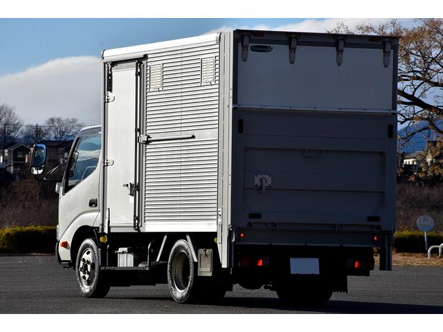 トヨエース 　標準ショート　１０尺　４ＷＤ　アルミバン　昇降能力６００ｋｇ　パワーゲート　ＰＧ　積載量１１００ｋｇ　車両総重量４９６５ｋｇ　両側サイドドア　５速ＭＴ　バックカメラ　荷室長３１５幅１７８高さ１８８（15枚目）