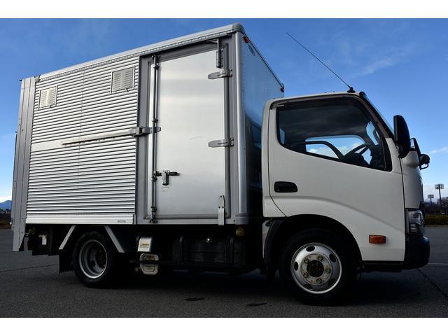 トヨエース 　標準ショート　１０尺　４ＷＤ　アルミバン　昇降能力６００ｋｇ　パワーゲート　ＰＧ　積載量１１００ｋｇ　車両総重量４９６５ｋｇ　両側サイドドア　５速ＭＴ　バックカメラ　荷室長３１５幅１７８高さ１８８（21枚目）