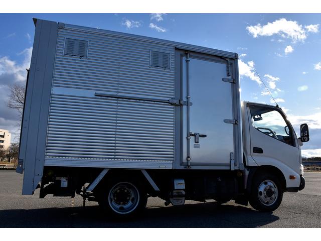 トヨエース 　標準ショート　１０尺　４ＷＤ　アルミバン　昇降能力６００ｋｇ　パワーゲート　ＰＧ　積載量１１００ｋｇ　車両総重量４９６５ｋｇ　両側サイドドア　５速ＭＴ　バックカメラ　荷室長３１５幅１７８高さ１８８（24枚目）