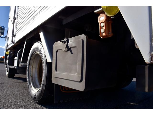 トヨエース 　標準ショート　１０尺　４ＷＤ　アルミバン　昇降能力６００ｋｇ　パワーゲート　ＰＧ　積載量１１００ｋｇ　車両総重量４９６５ｋｇ　両側サイドドア　５速ＭＴ　バックカメラ　荷室長３１５幅１７８高さ１８８（29枚目）