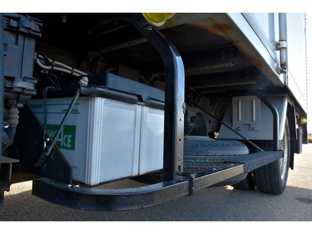 トヨエース 　標準ショート　１０尺　４ＷＤ　アルミバン　昇降能力６００ｋｇ　パワーゲート　ＰＧ　積載量１１００ｋｇ　車両総重量４９６５ｋｇ　両側サイドドア　５速ＭＴ　バックカメラ　荷室長３１５幅１７８高さ１８８（32枚目）