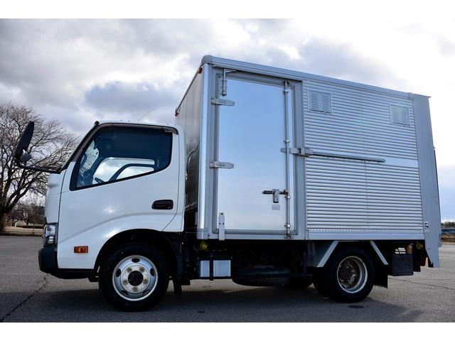 トヨエース 　標準ショート　１０尺　４ＷＤ　アルミバン　昇降能力６００ｋｇ　パワーゲート　ＰＧ　積載量１１００ｋｇ　車両総重量４９６５ｋｇ　両側サイドドア　５速ＭＴ　バックカメラ　荷室長３１５幅１７８高さ１８８（33枚目）