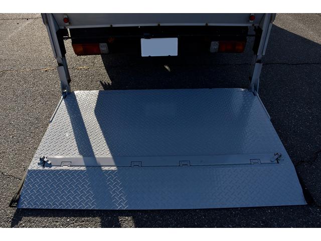 トヨエース 　標準ショート　１０尺　４ＷＤ　アルミバン　昇降能力６００ｋｇ　パワーゲート　ＰＧ　積載量１１００ｋｇ　車両総重量４９６５ｋｇ　両側サイドドア　５速ＭＴ　バックカメラ　荷室長３１５幅１７８高さ１８８（41枚目）