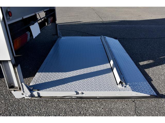 トヨエース 　標準ショート　１０尺　４ＷＤ　アルミバン　昇降能力６００ｋｇ　パワーゲート　ＰＧ　積載量１１００ｋｇ　車両総重量４９６５ｋｇ　両側サイドドア　５速ＭＴ　バックカメラ　荷室長３１５幅１７８高さ１８８（42枚目）