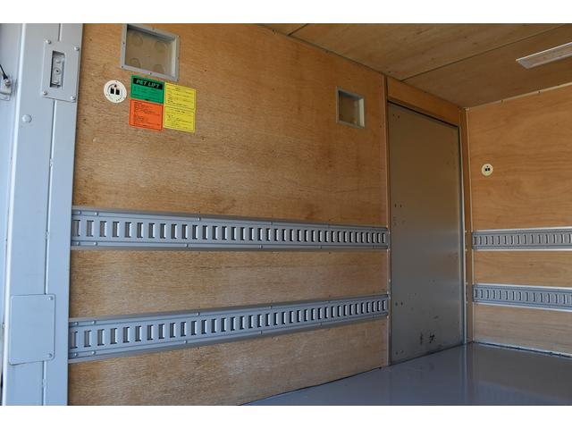 トヨエース 　標準ショート　１０尺　４ＷＤ　アルミバン　昇降能力６００ｋｇ　パワーゲート　ＰＧ　積載量１１００ｋｇ　車両総重量４９６５ｋｇ　両側サイドドア　５速ＭＴ　バックカメラ　荷室長３１５幅１７８高さ１８８（45枚目）