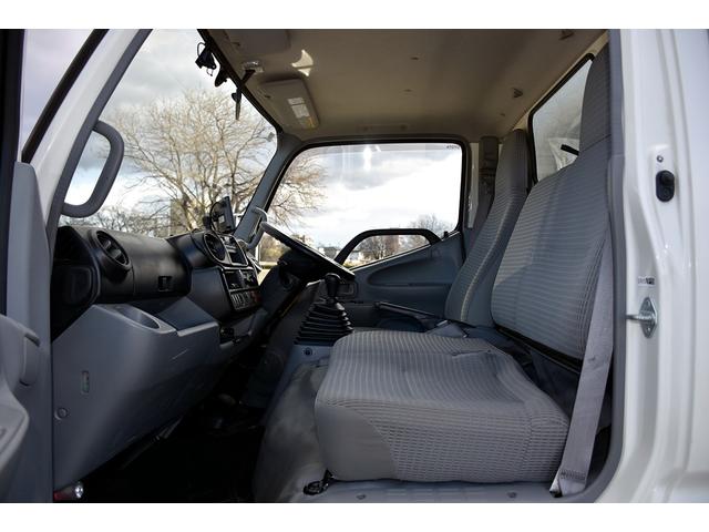 トヨエース 　標準ショート　１０尺　４ＷＤ　アルミバン　昇降能力６００ｋｇ　パワーゲート　ＰＧ　積載量１１００ｋｇ　車両総重量４９６５ｋｇ　両側サイドドア　５速ＭＴ　バックカメラ　荷室長３１５幅１７８高さ１８８（52枚目）