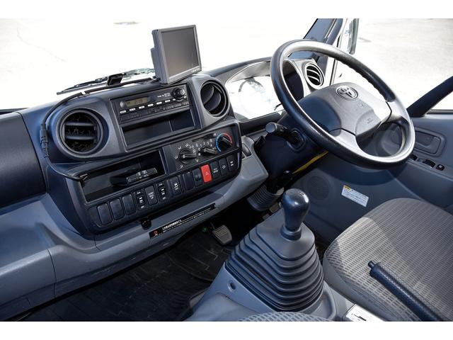 トヨエース 　標準ショート　１０尺　４ＷＤ　アルミバン　昇降能力６００ｋｇ　パワーゲート　ＰＧ　積載量１１００ｋｇ　車両総重量４９６５ｋｇ　両側サイドドア　５速ＭＴ　バックカメラ　荷室長３１５幅１７８高さ１８８（54枚目）