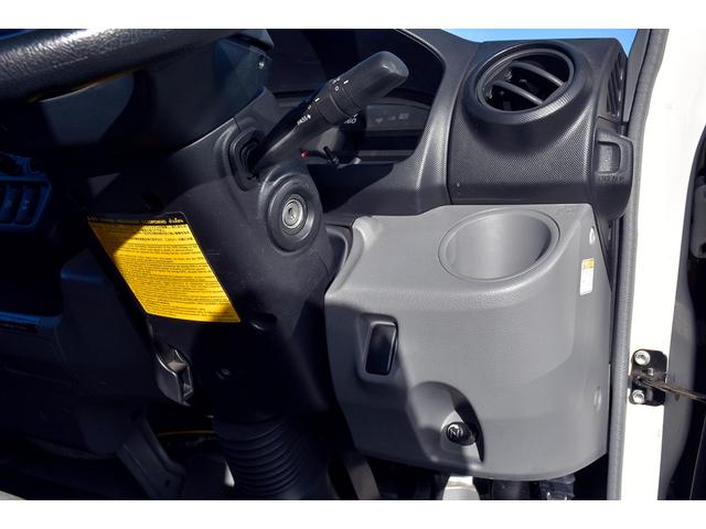 トヨエース 　標準ショート　１０尺　４ＷＤ　アルミバン　昇降能力６００ｋｇ　パワーゲート　ＰＧ　積載量１１００ｋｇ　車両総重量４９６５ｋｇ　両側サイドドア　５速ＭＴ　バックカメラ　荷室長３１５幅１７８高さ１８８（58枚目）